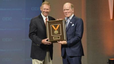Two leaders, two programs, two styles: ONE goal